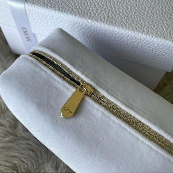 Dior White Velvet Makeup Bag and Box - Picture 2 of 4